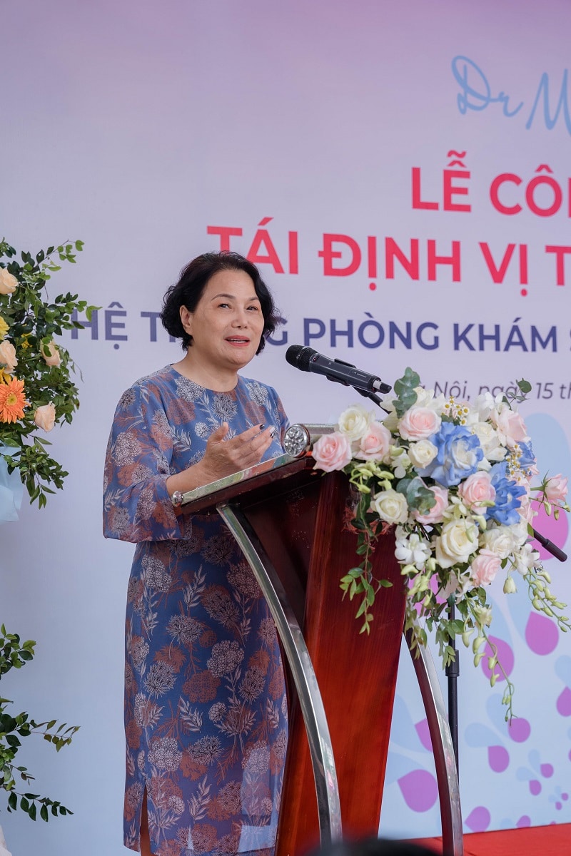 Bà Nguyễn Thị Bích Hằng phát biểu trong buổi lễ