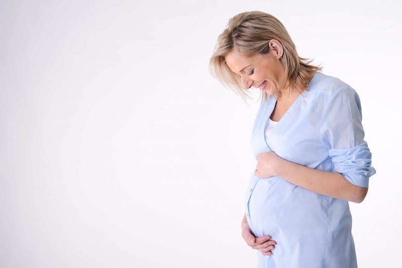 Mang thai khi tuổi cao cần có sự chuẩn bị rất kỹ để phòng tránh các ảnh hưởng không tốt cho mẹ và bé