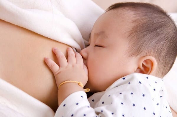 Cho con bú là 1 trong các biện pháp tránh thai cho hiệu quả đến 98%